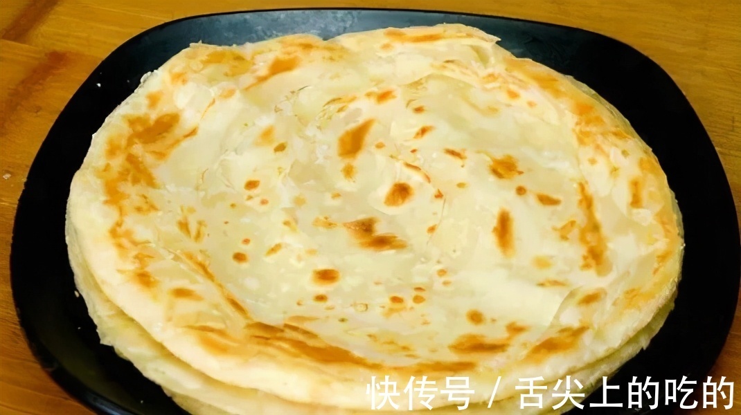 怎么烙饼才能不硬?和面是很关键的一步,教你一招,放3天也不硬