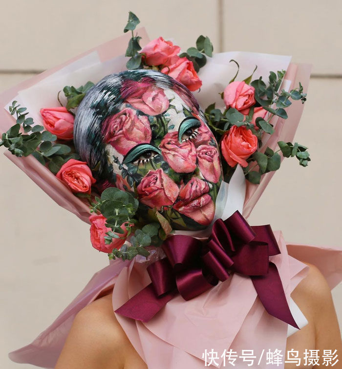 艺术家|韩国一女学生在身上画画,脸和牙齿都不放过,犹如“贞子”再现