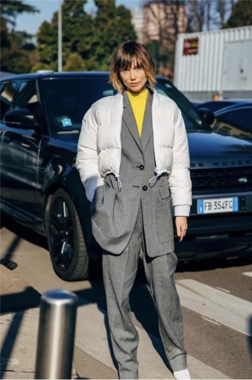  高级|穿大衣和羽绒服只知道选黑色？2020流行色来了，好看又高级