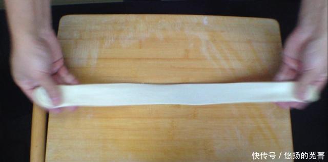 泼面|油泼面的面片这样做才最正宗,劲道爽滑特好吃,一勺油下去太香了