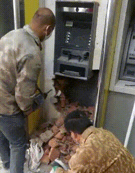 |搞笑GIF:锁骨窝里能养鱼,这身材才算是厉害啊