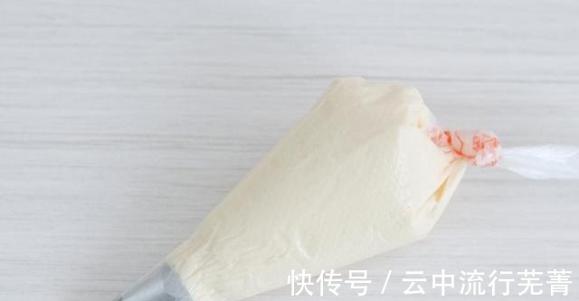 原来雪芙面包那么好吃，外酥内软，做法也很简单，在家就能自制！