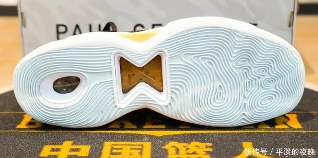 球鞋开箱PG5首发黑白配色，没有拉链颜值高了吗