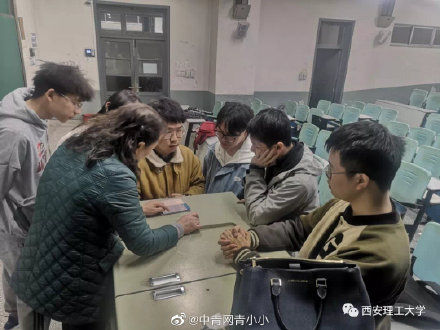 厉害!8名本科生研制出“神器”相机