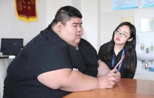 体校|曾是中国第一胖，在健身房遇见爱情，一年成功减下400斤！