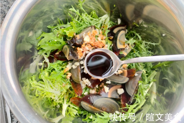 皮蛋|2元一斤的“天然下火菜”,夏天遇到要多吃,5分钟轻松搞定