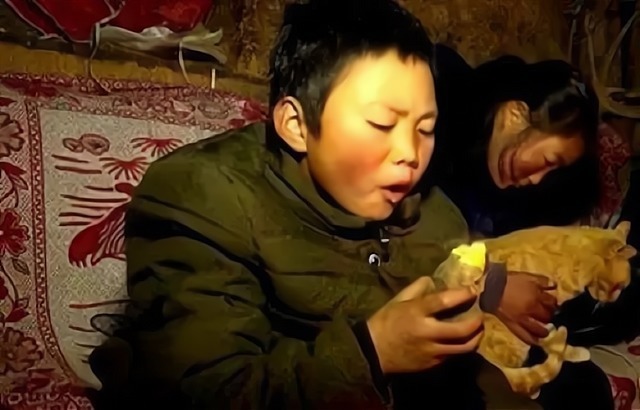 山路|3年前,那个走9里山路上学的“冰花男孩”,现在怎么样了?