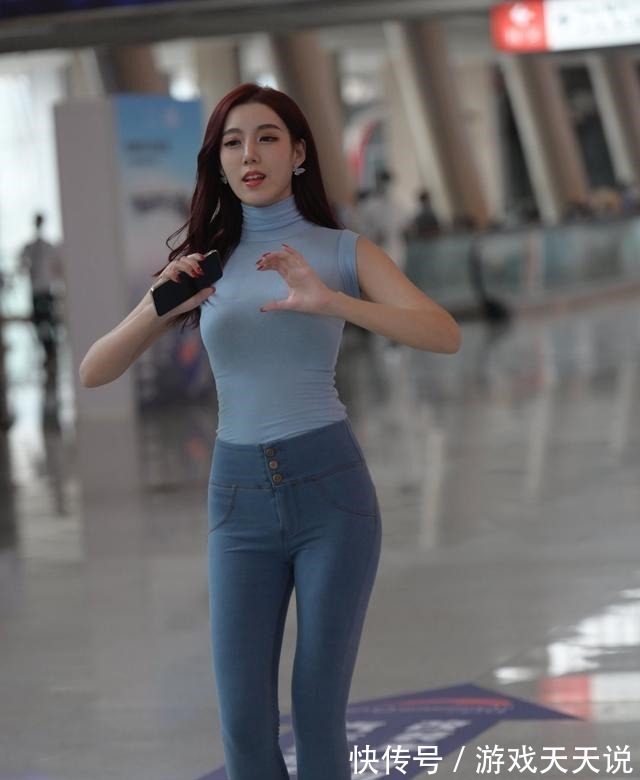 穿搭 瑜伽裤体现美女的修长体态,显得精致干练,大方时尚!