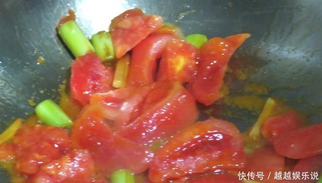 老公晚餐一人在家吃,煮一锅蔬菜香喷喷,我吃过饭还跟着吃了不少