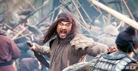 韩信|功臣们一起窃窃私语，刘邦杀人不眨眼，张良助刘邦与韩信消除隔阂