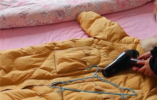 水洗过的羽绒服羽绒总是成坨？学会一招，5分钟羽绒蓬松起来