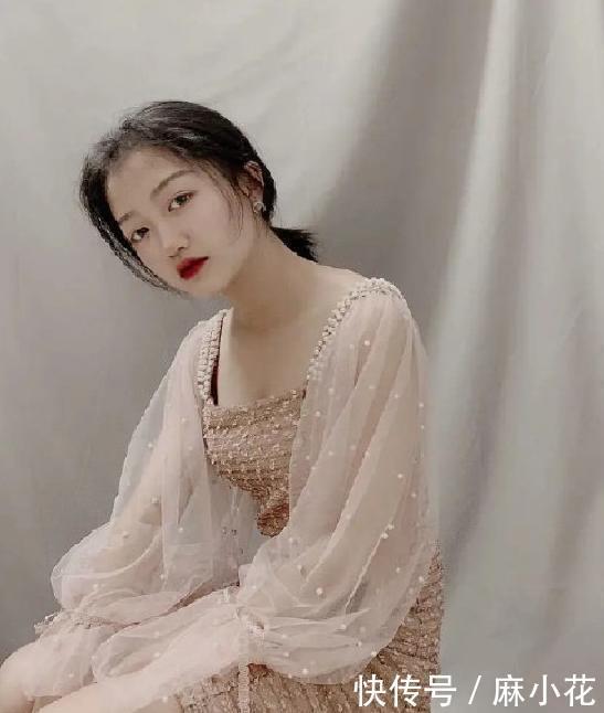 《变形计》里的“神仙妹妹”:因父生病辍学,今成网红养活一家人