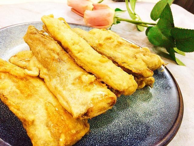 炸带鱼|炸带鱼，用面粉还是淀粉，都不对，难怪炸出来的带鱼一放就软了