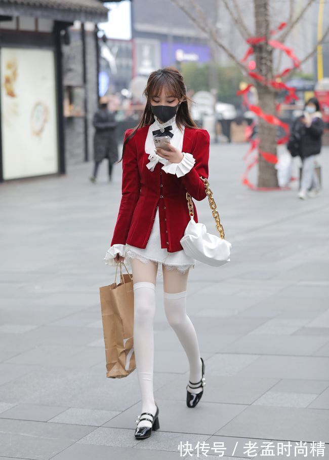 萝卜白菜|不管黑丝袜还是白丝袜,都让女孩们变得更迷人