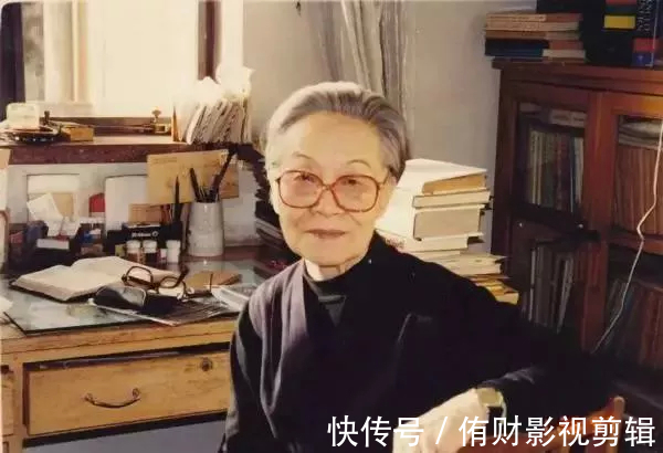 杨绛$钱钟书女儿被邻居扇了一巴掌,杨绛冲了上去被邻居按在地上钱钟书抄一块木板就冲了上去