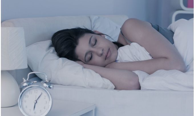 咖啡因|一个好睡眠也不难，沾床就睡的5个“小技巧”，送给难以入睡的你