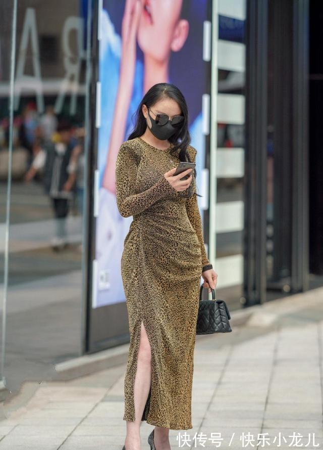 百搭 时髦百搭的连衣裙穿搭上身很自然,利落穿搭秀S型身材,甜美温婉