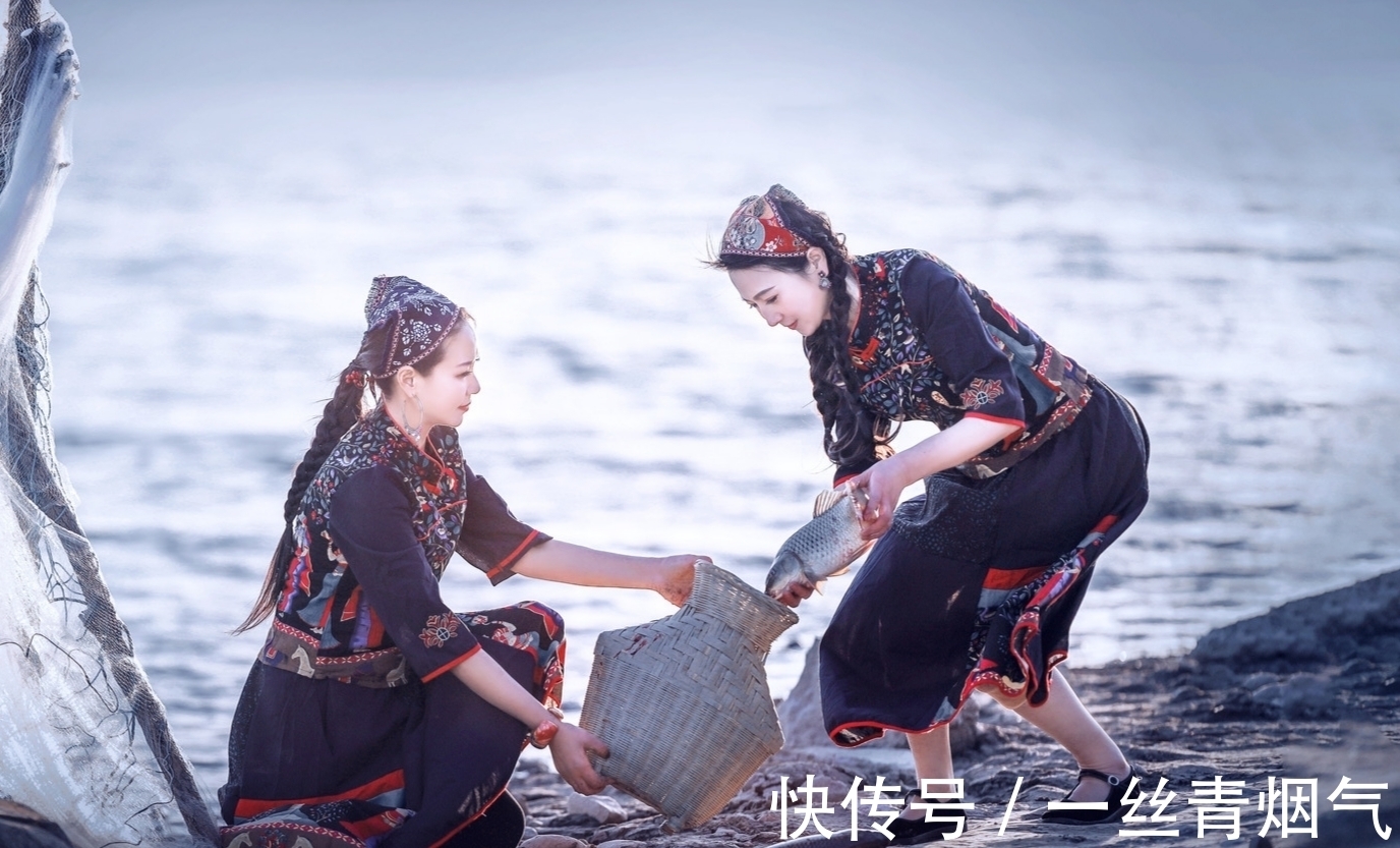 田园花#原创对联丨细雨生寒凋白草;轻霜酿雪染黄花