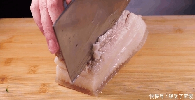 抢光|五花肉别再红烧了,换种新的吃法,招待客人超有面子,上桌就抢光