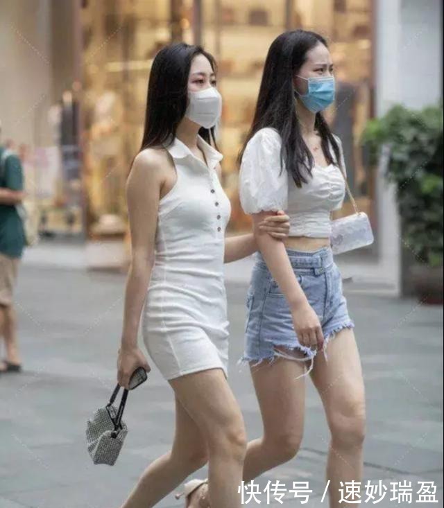 时尚|白色连衣裙姐妹花,与美相伴,时尚迷人