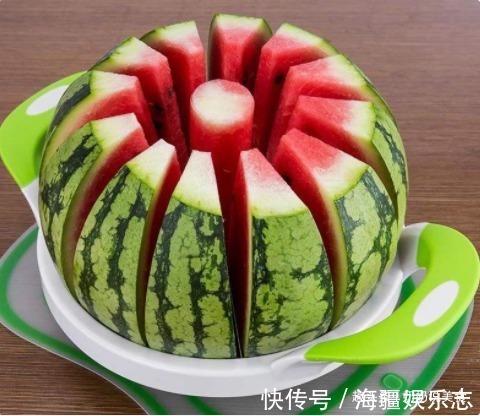 三位月嫂来应聘，每人切了一盘西瓜，媳妇看后，果断选了第3位！