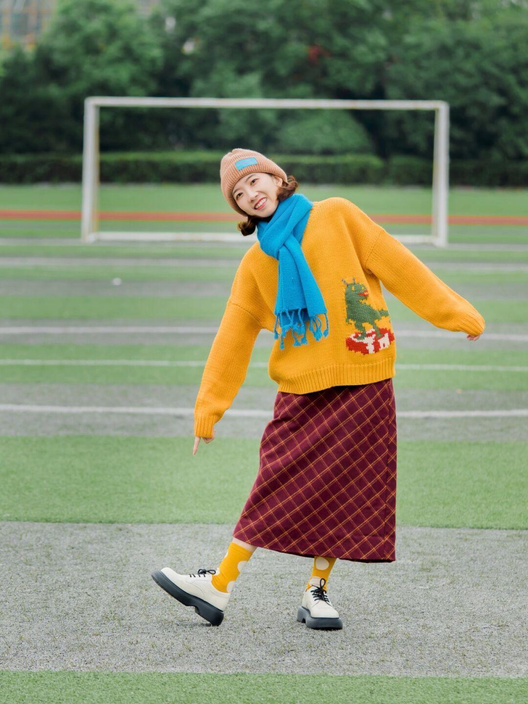 个子|小个子女孩快冲!今冬穿一条格纹裙就够了,养眼减龄还耐看
