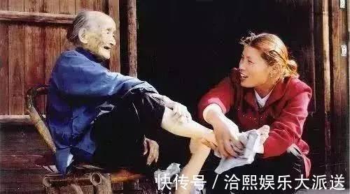 抽烟喝酒|133岁老人抽烟喝酒不运动,他的长寿秘籍自己从不碰一件事