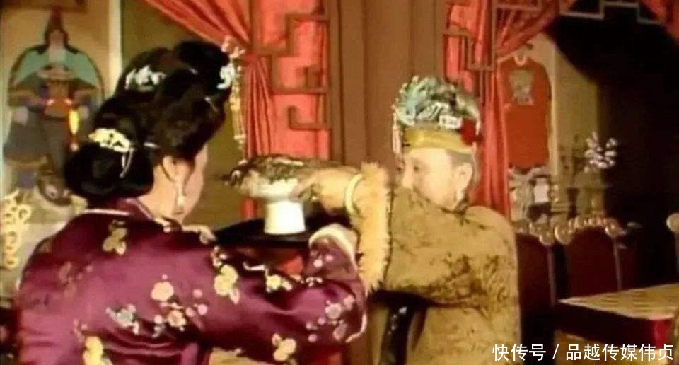 贾宝玉|贾府里有一道特殊的菜,只有贾母一人能吃,仔细品味有点残忍!