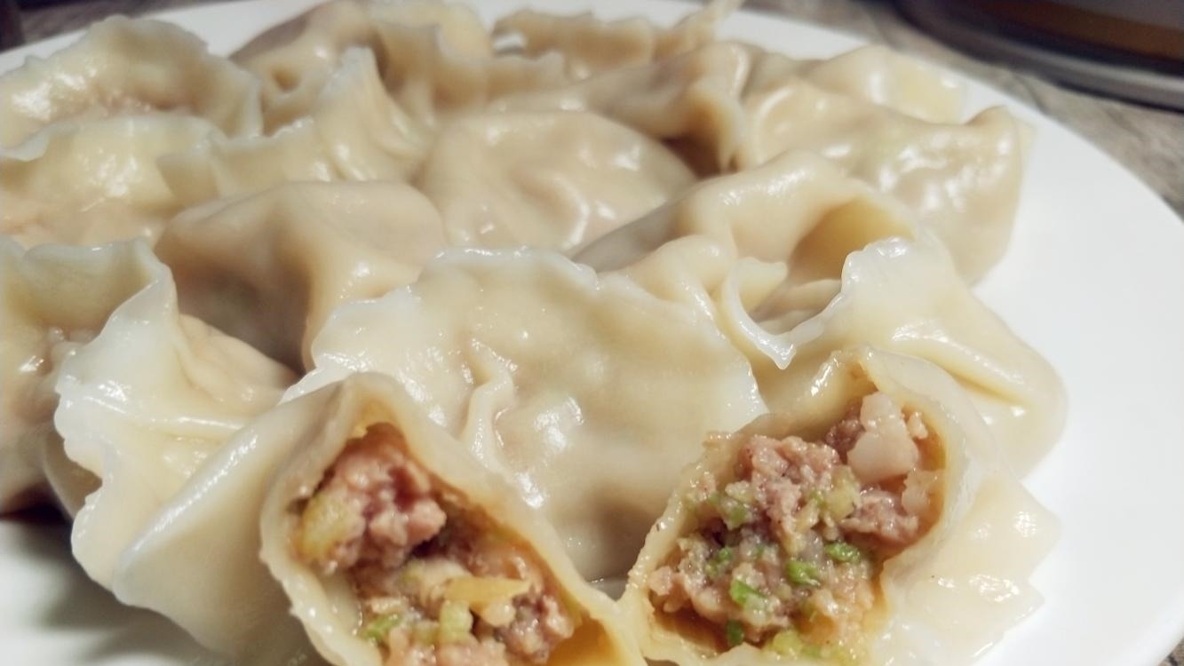 调肉馅时, 万万不能少了这3种“料”, 否则馅又干又柴, 还不香!