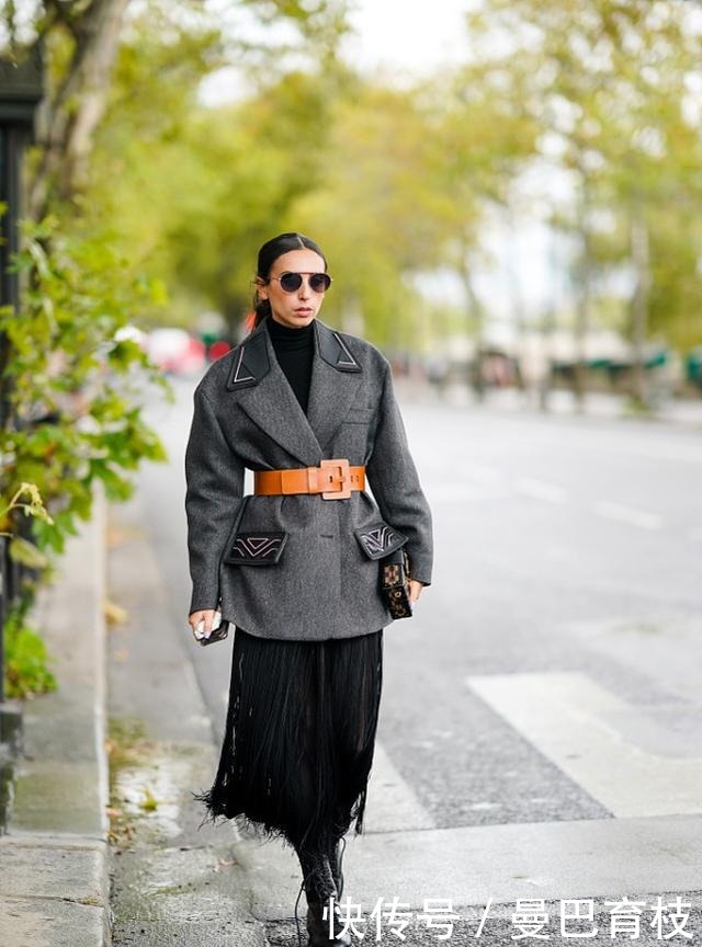 灰色的服装|2021年流行色公开!基础款的灰色仍是潮流,低调高级又百搭