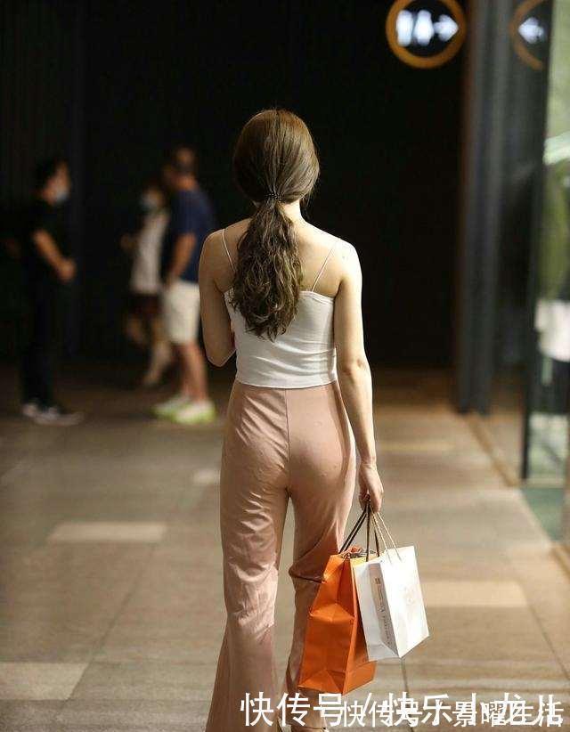 唐顿庄园|黑色性感上衣搭配黑色性感短裤,研究搭配,适合大家的搭配