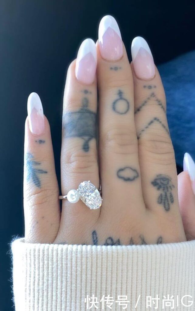 mA妹官宣结婚晒婚纱照,低调情侣超养眼,A妹虐心情史终于找到真爱