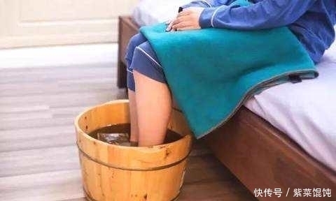 机体|为什么很多人脚后跟出现干裂？医生：跟3种病症有关，要当心