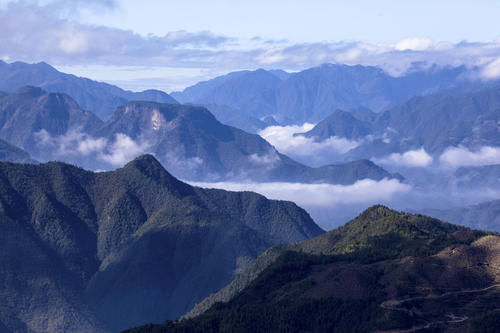 中年|高山险峰、云海梯田、山里人家，人间仙境南尖岩