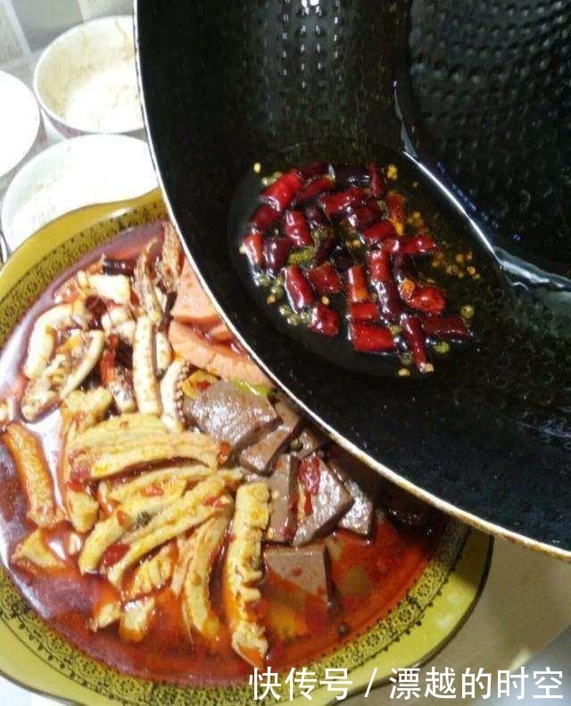  鸭血这样做，麻辣鲜香，爽翻你的味蕾，川渝人超喜欢！