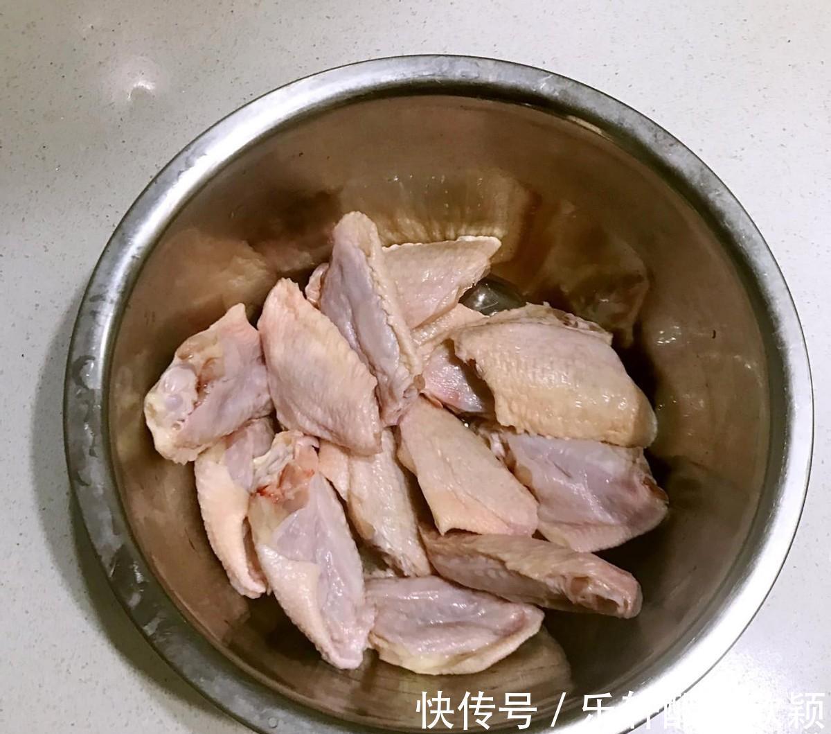 搅拌均匀|不用烤箱也能做出来的蜜汁鸡翅，大人孩子都喜欢，边吃边吮手指