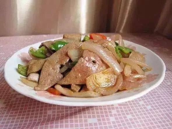 营养|洋葱和它一起炒着吃,营养丰富,口感美味!