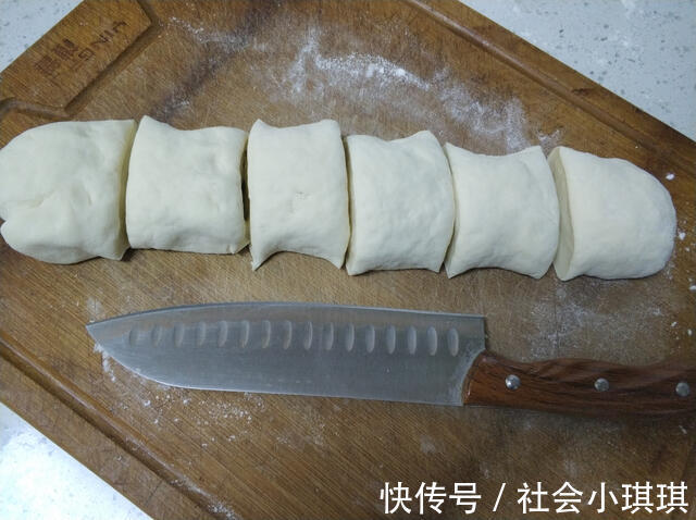 黑芝麻|两勺芝麻酱、一碗面粉，教你在家做麻酱烧饼，学会不用再去买了