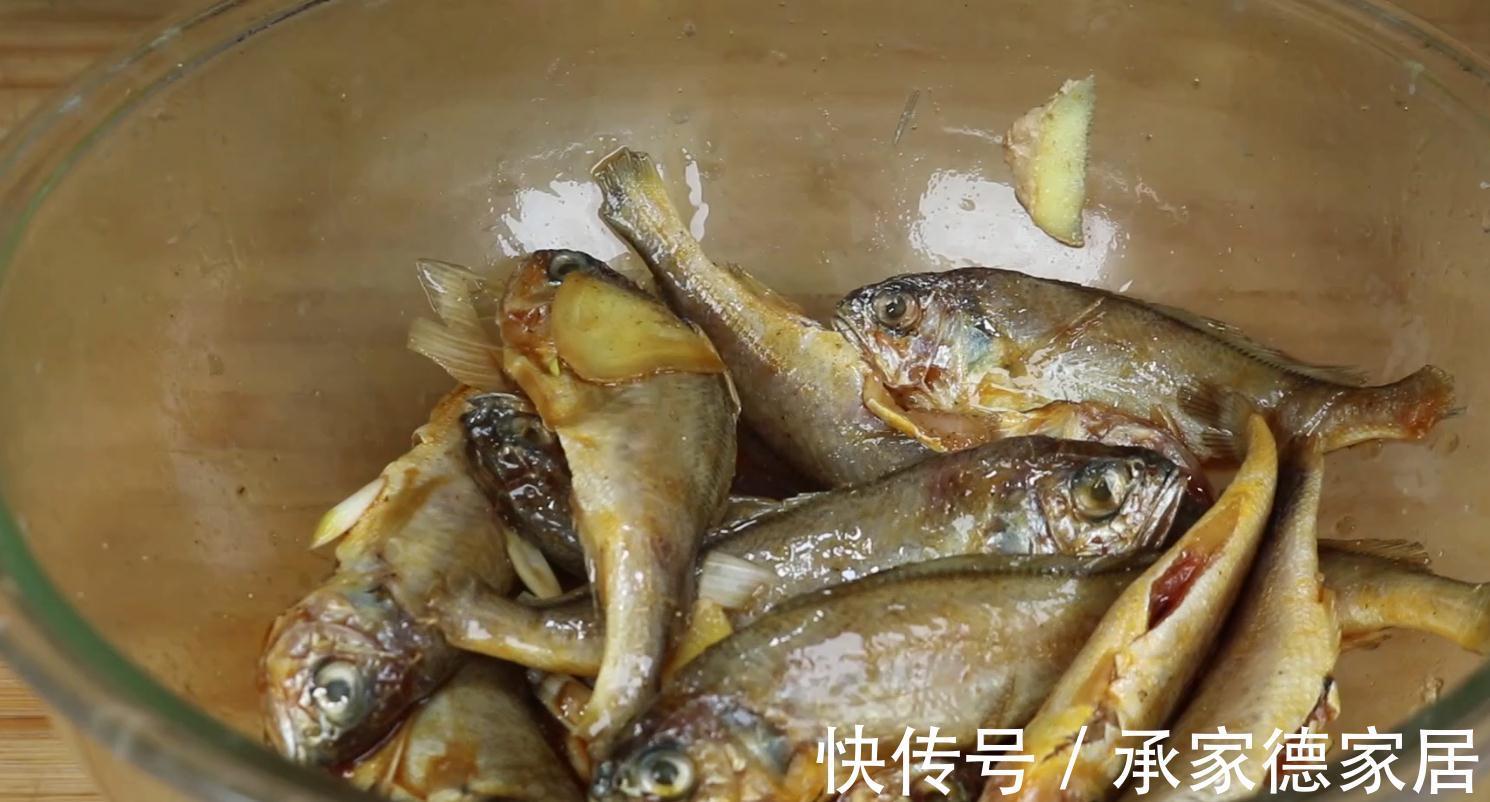 炸鱼用淀粉还是面粉,大厨教你正确做法,难怪饭店的那么酥脆好吃