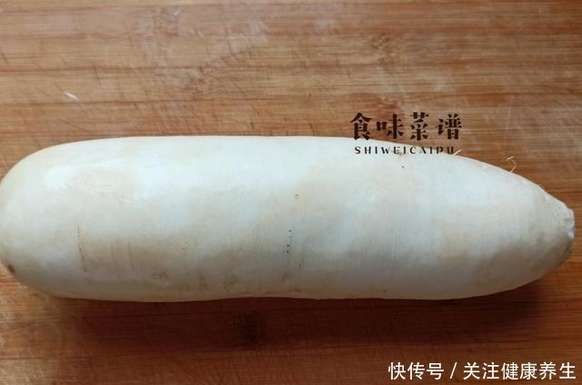 腌萝卜|奶奶教我的腌萝卜方法,无需一粒盐,酸甜又脆爽,2个小时就能吃