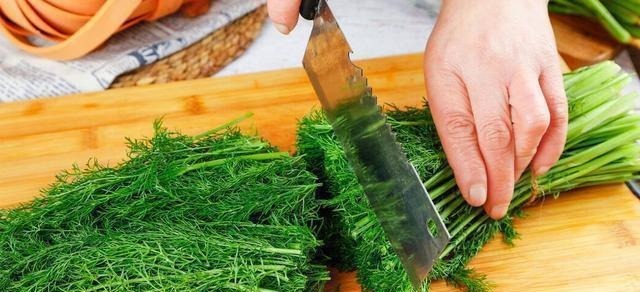 用茴香包饺子,万不可直接包,多加1步,茴香更翠绿,饺子更鲜香