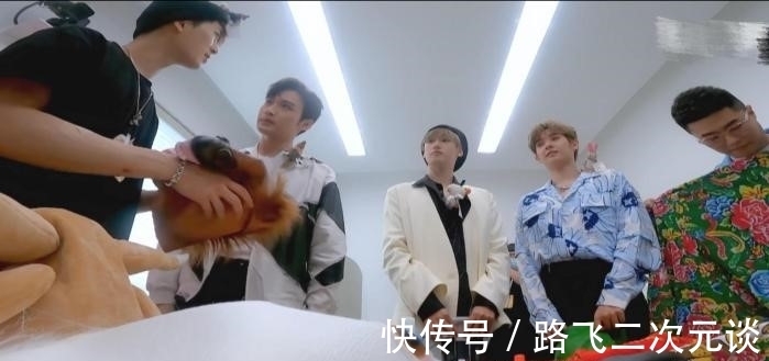 马骑|《拜托了冰箱》过分剪辑，王嘉尔被当马骑，是创新还是刻意拼凑？