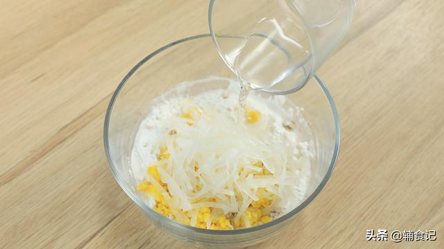 玉米粒|秋季给孩子穿衣,记住这4个“穿衣法则”,感冒生病少一半