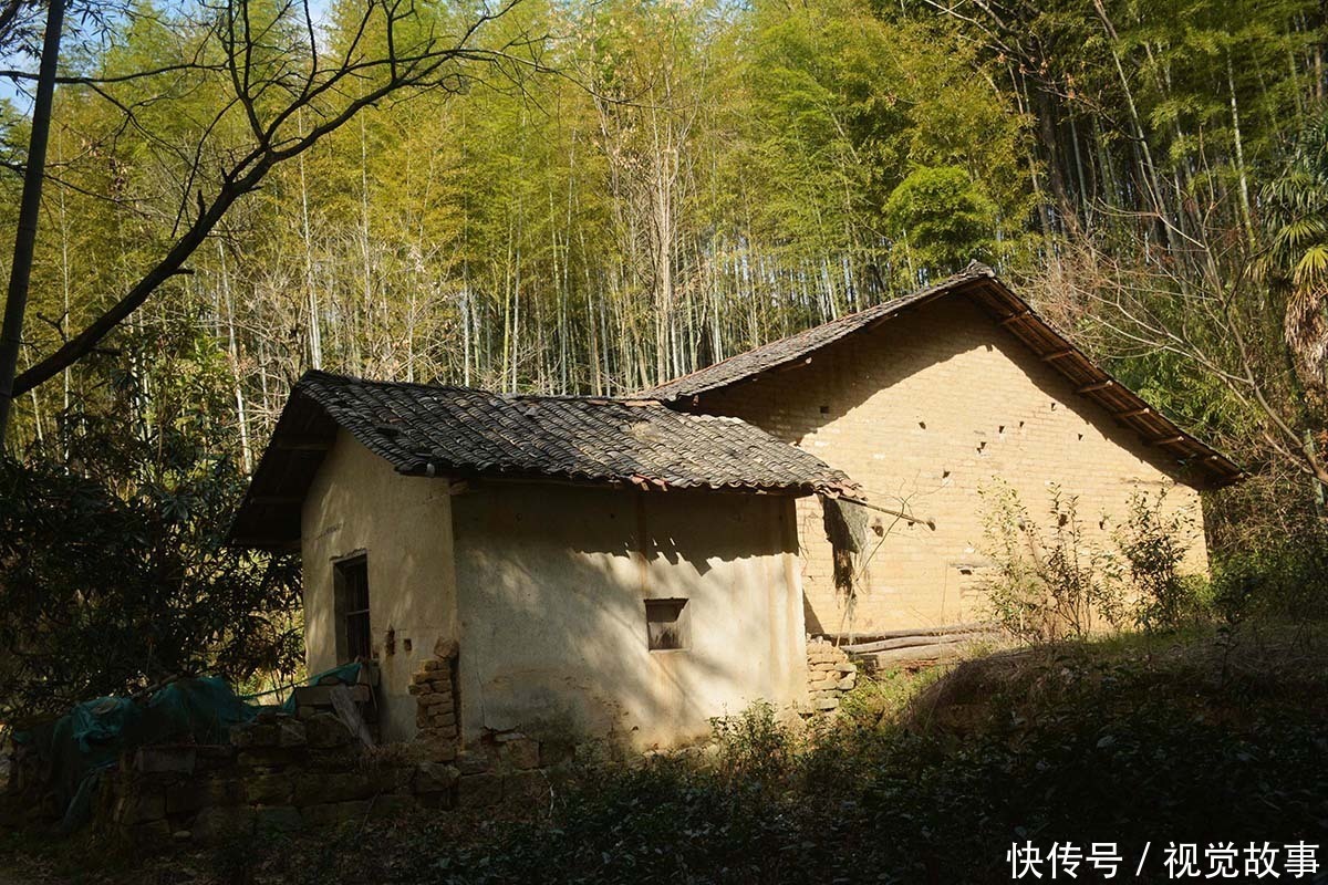 墙板|山村房屋10年无人住，村民装修“穿越时空”，看啥样子