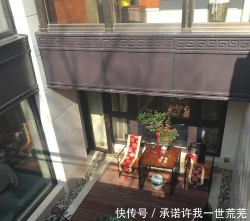 朋友家|买300平别墅还不甘心，庭院下挖和地下室相通，封成下沉式阳光房！