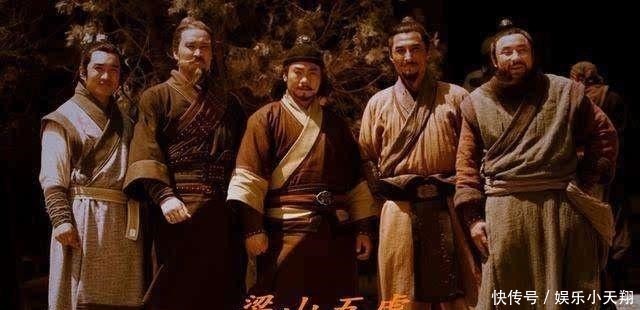  神箭|梁山神箭手花荣，三次高调炫技，但遇到高手神箭也会失灵！