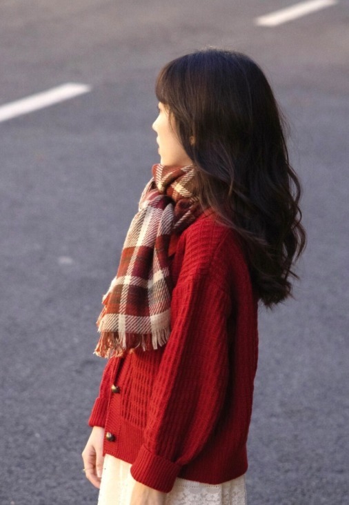 半身裙 针织衫配裤子还是裙子更好看?建议你两个都选,这样搭美极了!