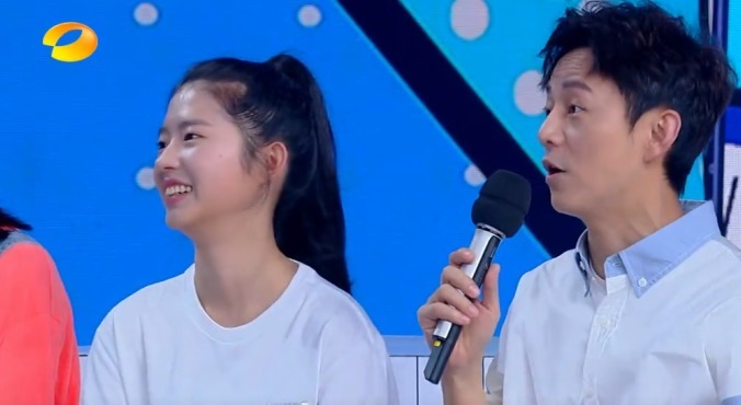 何蓝逗说自己看了十九年的《快乐大本营》,被何炅一语拆穿谎言