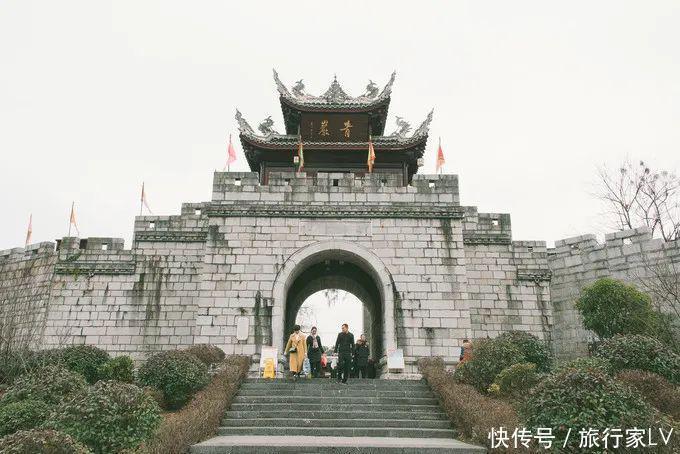 被黄果树瀑布吸引,却被种草这些绝美春天景色!|金桔逸游:踏青旅行 |被黄果树瀑布吸引,却被种草这些绝美春天景色!\",\"i12\":\"金桔逸游:踏青旅行