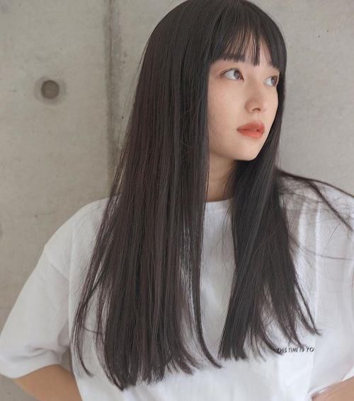 发型灵感：懒人好整理的直发，也可以充满空气感！